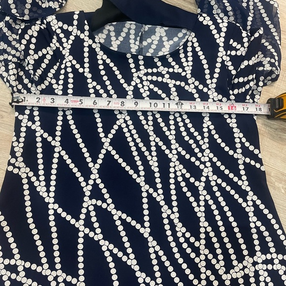 Sandra Darren NEW Navy Blue Textured Polka Dot  Sz6  Stretch fluttered sleeve - Picture 9 of 9